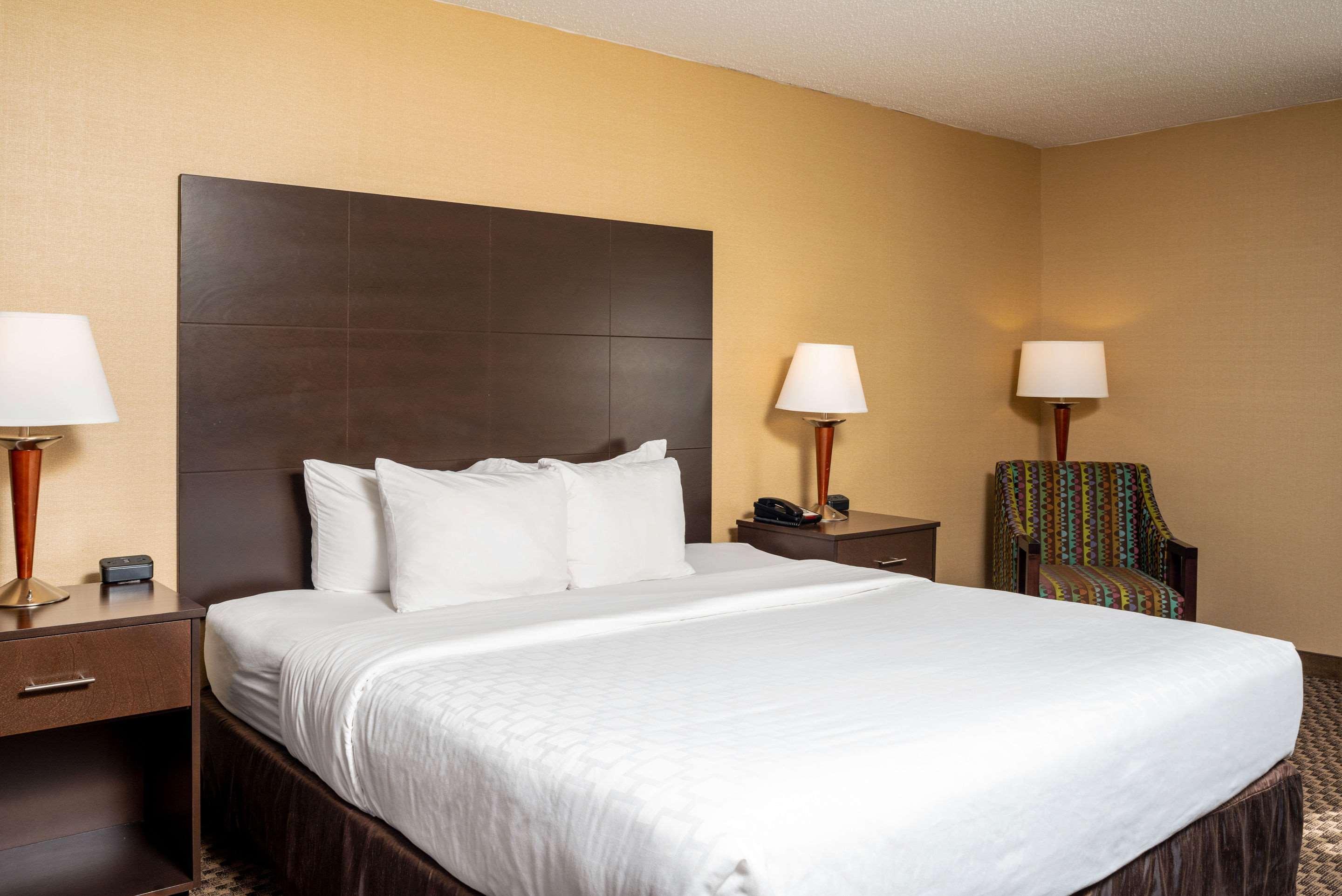 Clarion Pointe Harrisonburg Hotel Exterior foto