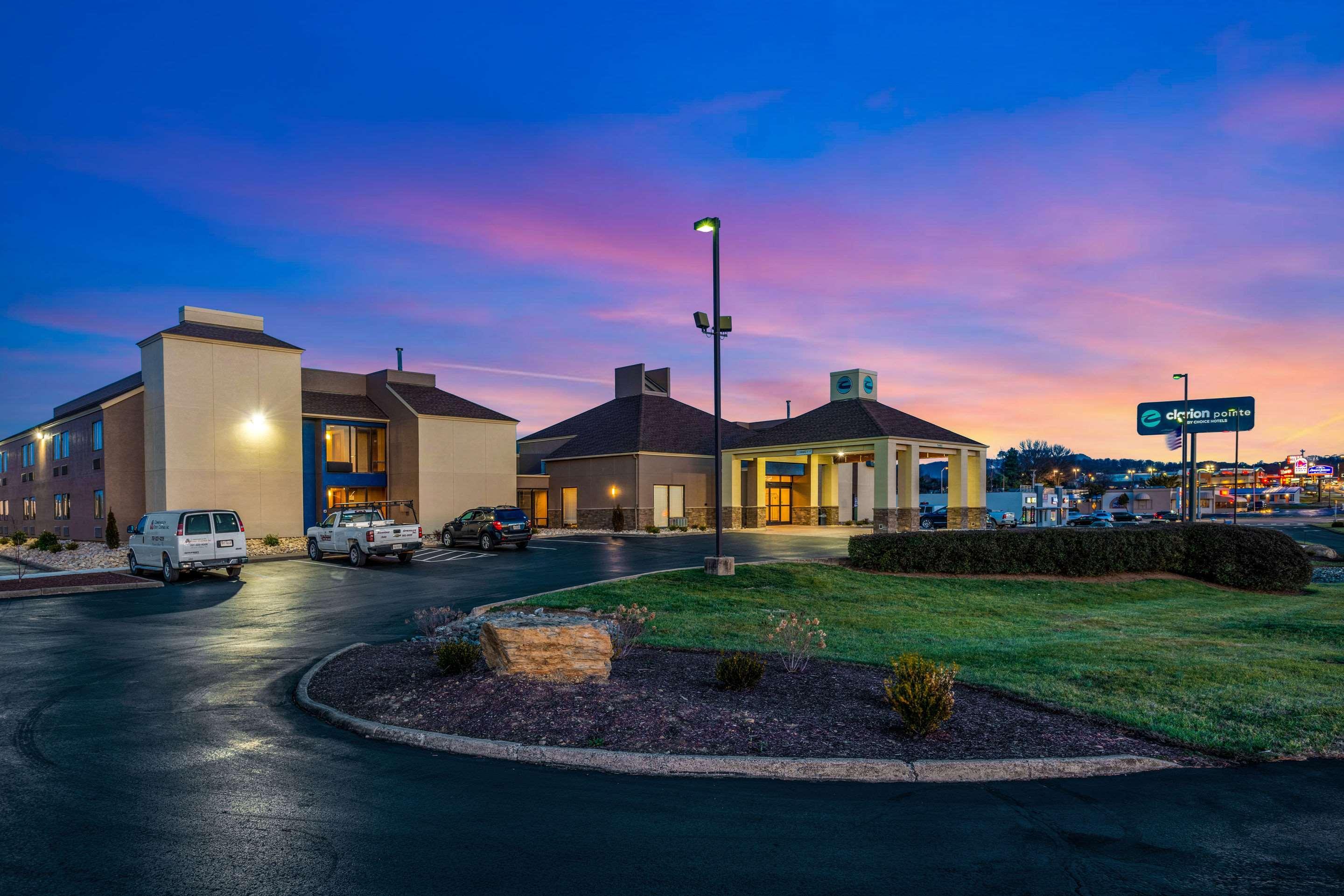 Clarion Pointe Harrisonburg Hotel Exterior foto