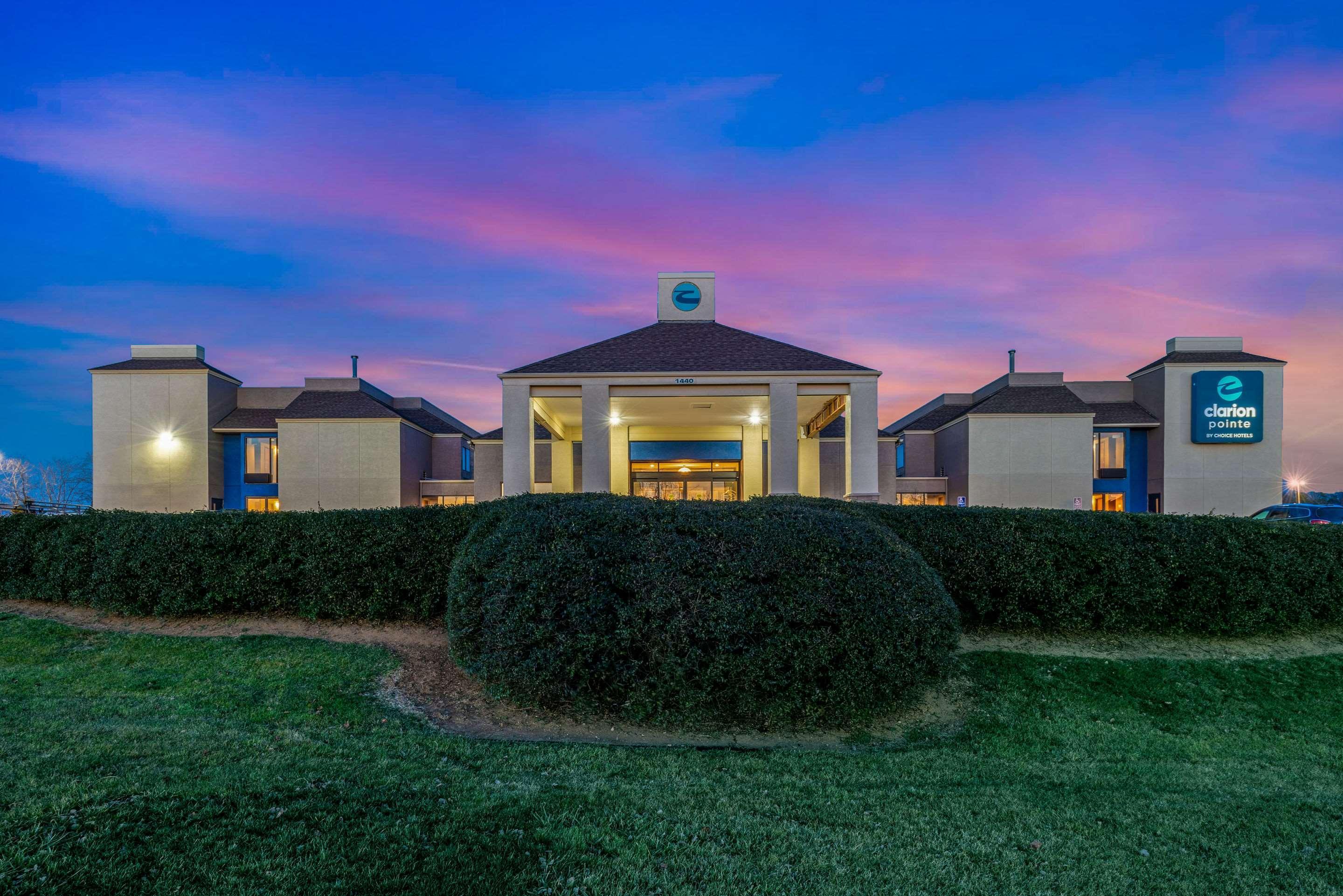 Clarion Pointe Harrisonburg Hotel Exterior foto