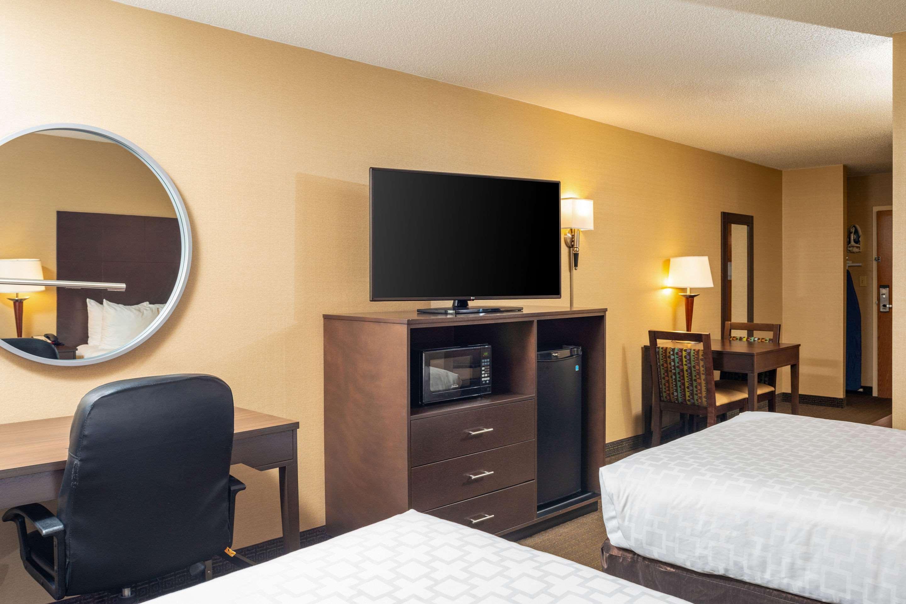 Clarion Pointe Harrisonburg Hotel Exterior foto