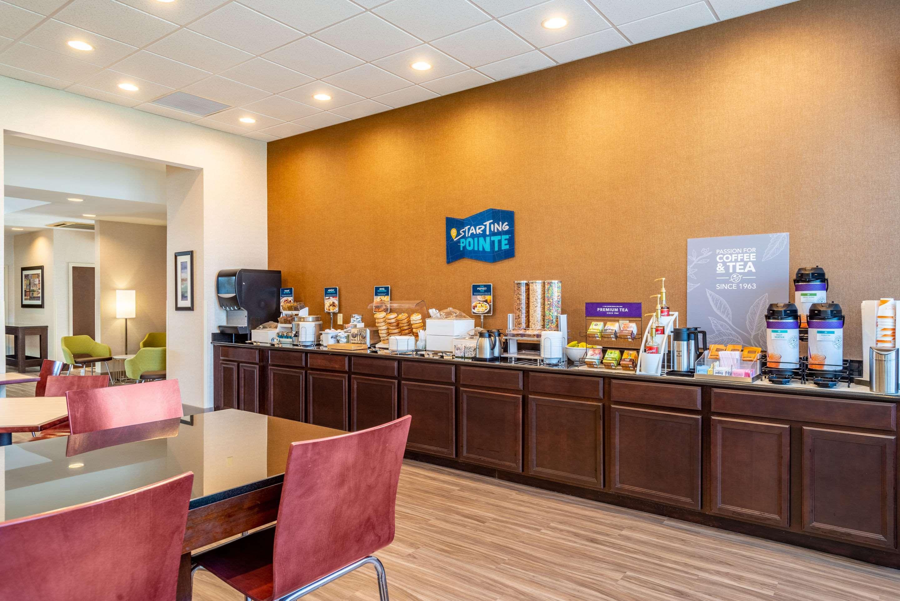 Clarion Pointe Harrisonburg Hotel Exterior foto