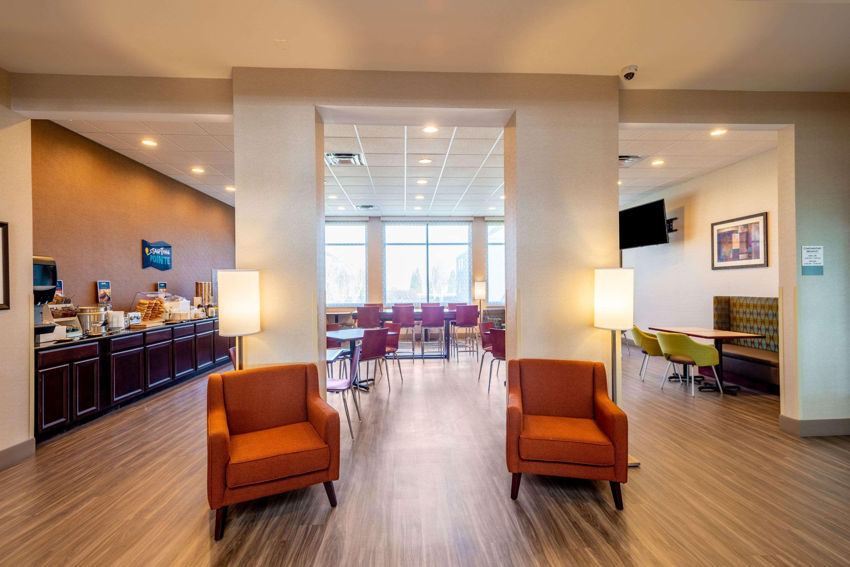 Clarion Pointe Harrisonburg Hotel Exterior foto