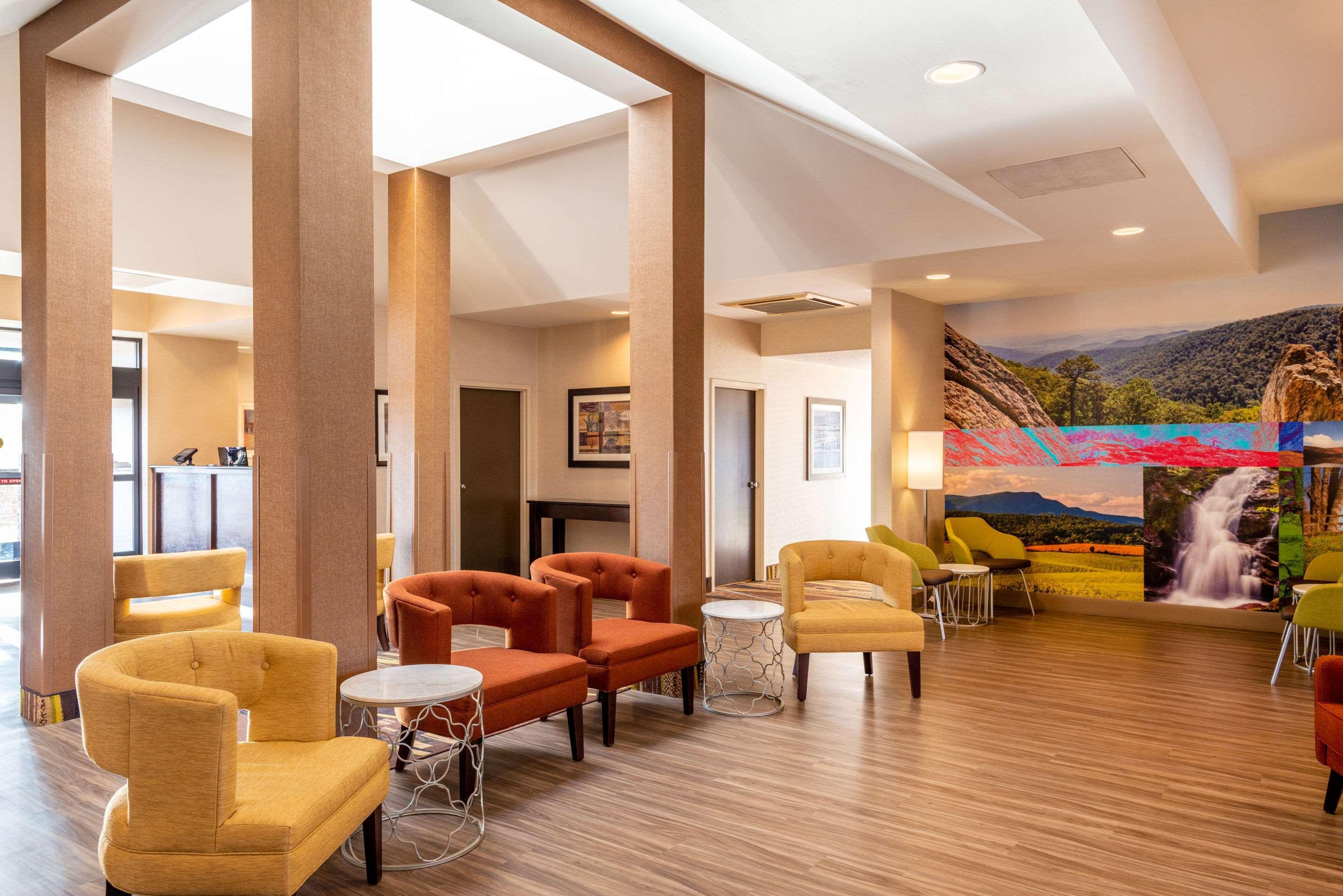 Clarion Pointe Harrisonburg Hotel Exterior foto