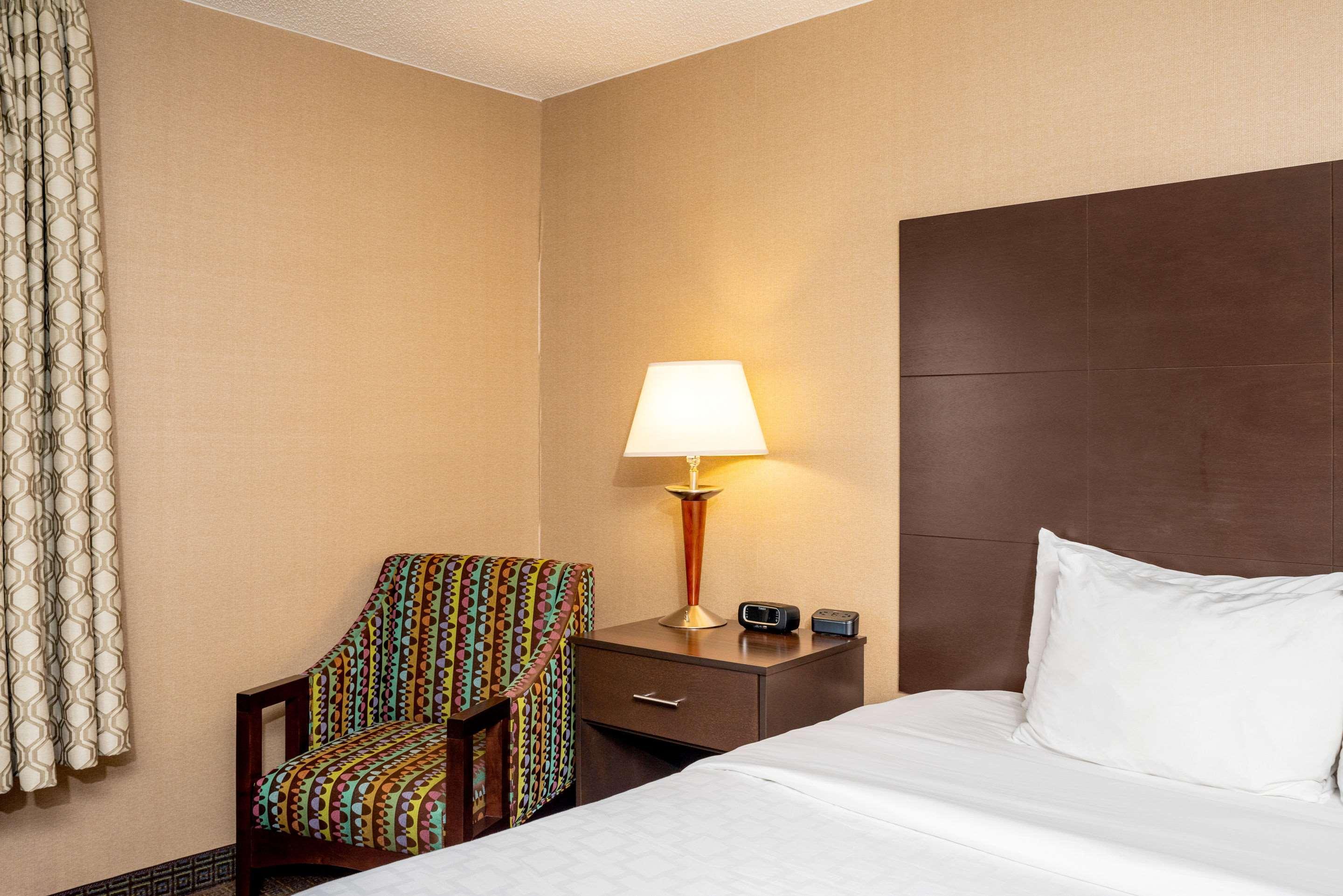 Clarion Pointe Harrisonburg Hotel Exterior foto