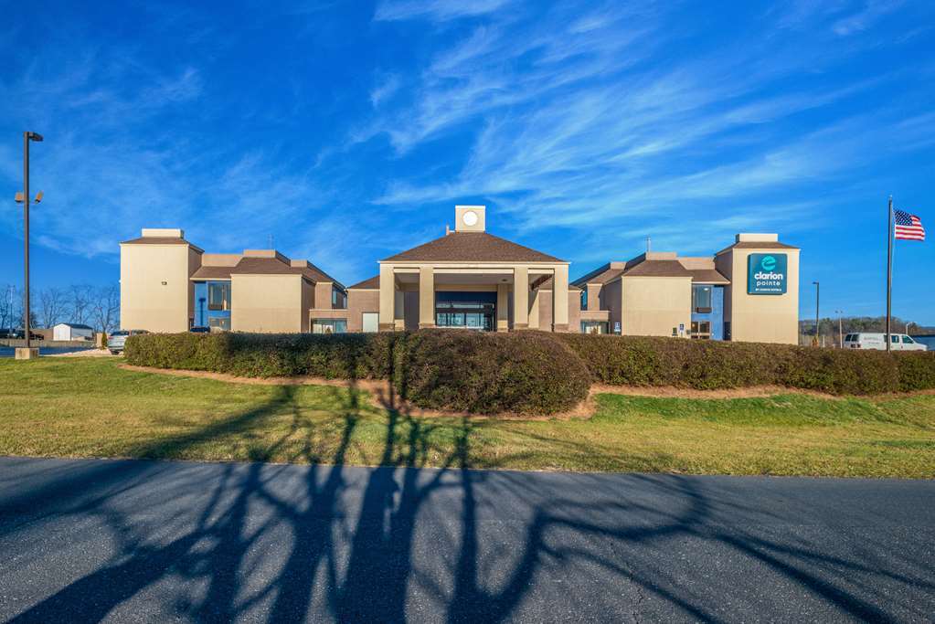 Clarion Pointe Harrisonburg Hotel Exterior foto